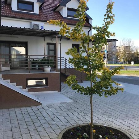 EVA Rooms&Studio Apartment Karlovac Exterior foto